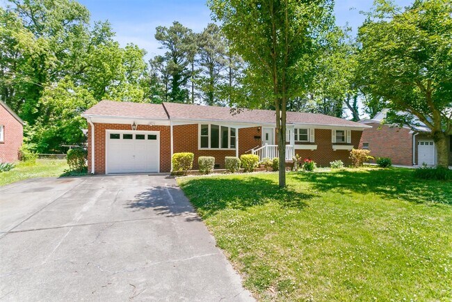 Building Photo - 208 Longhill Rd