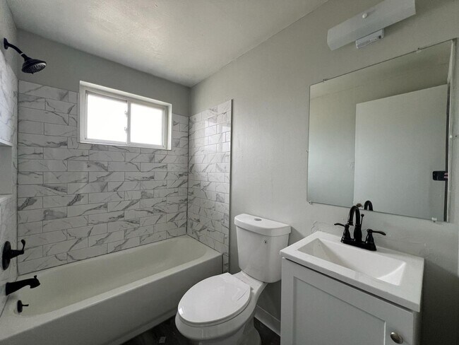 Building Photo - 5970 Glenway Dr