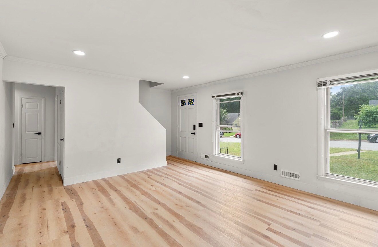 Building Photo - 577 Brook Rd