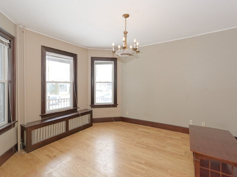 Building Photo - 546 Mercer St