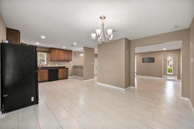 Building Photo - 5806 Village Glen Trail