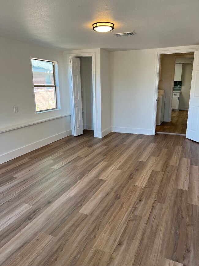 Building Photo - 3302 Canton St