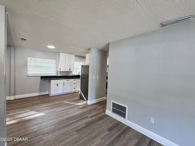 Building Photo - 704 Boston Ct