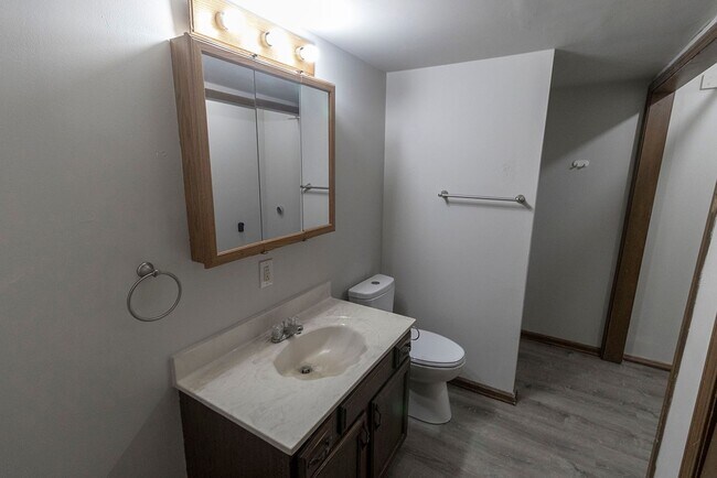 Building Photo - 4465-4467-4467 Santa Anna Dr