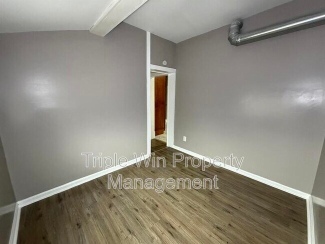 Building Photo - 307 State Hwy 47