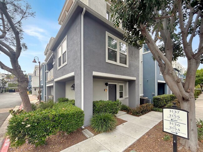 Building Photo - SD: Bright 2BD/2.5BA Townhome in Point Loma with Fireplace, Private Balcony & Tandem Garage