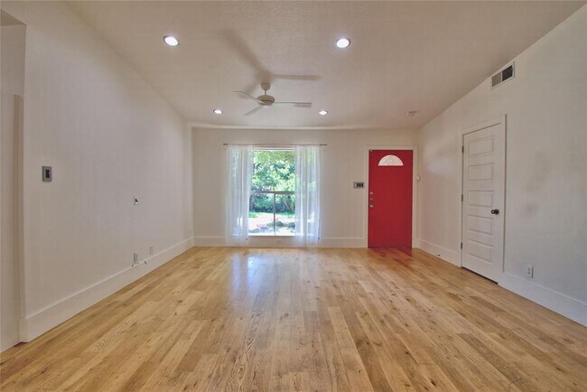 Building Photo - 2604 Sherwood Ln