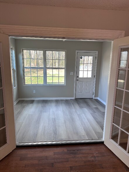 Building Photo - 511 Marlow Dr E