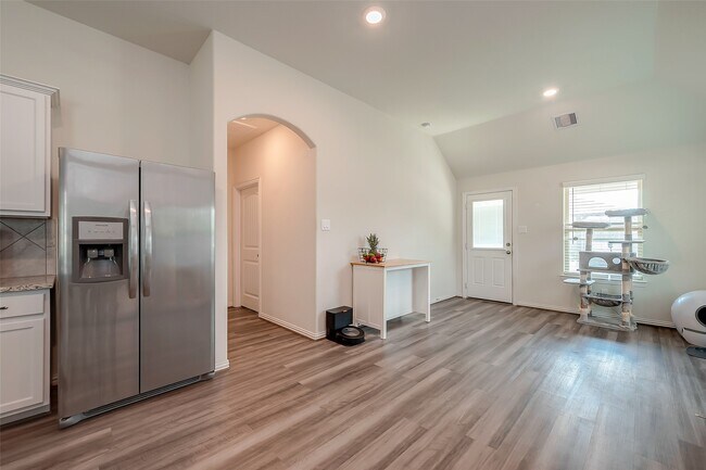 Building Photo - 15942 Boom Dr