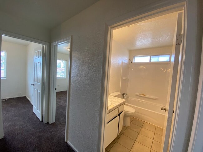 Building Photo - 814 Wallace St