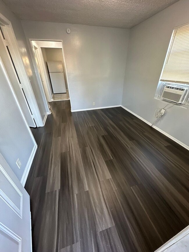 Building Photo - 1528 Mt Herman St