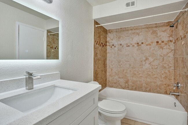 Building Photo - 12650 Vista Isles Dr
