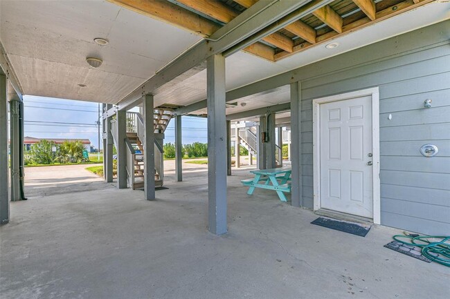 Building Photo - 17615 Termini-San Luis Pass Rd