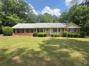 Building Photo - 704 Camellia Dr