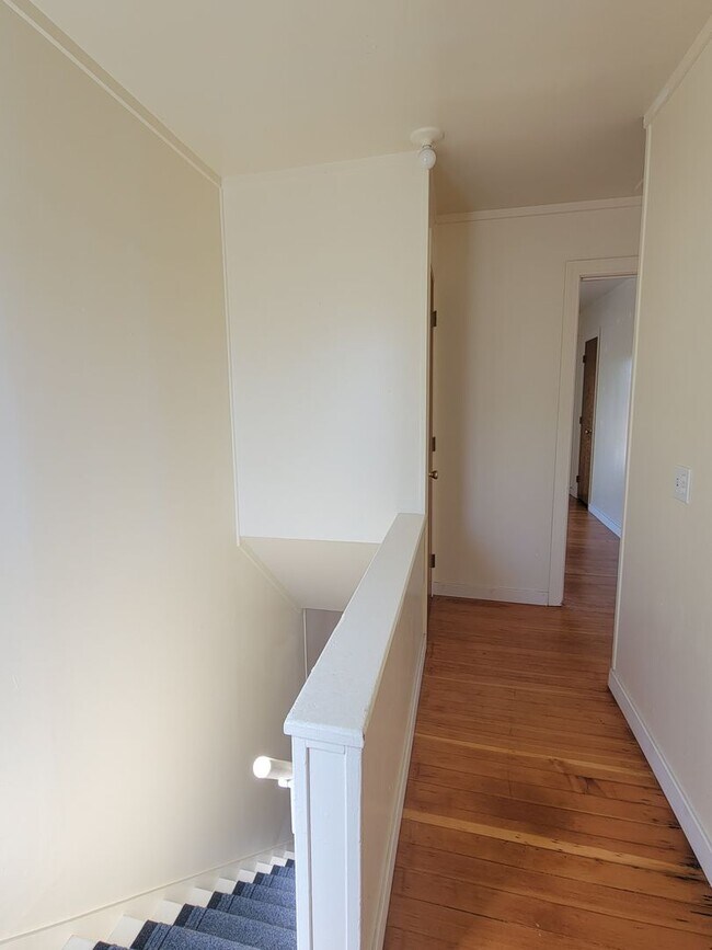 Updated "A" style Duplex in Central Richland 1302 Washington