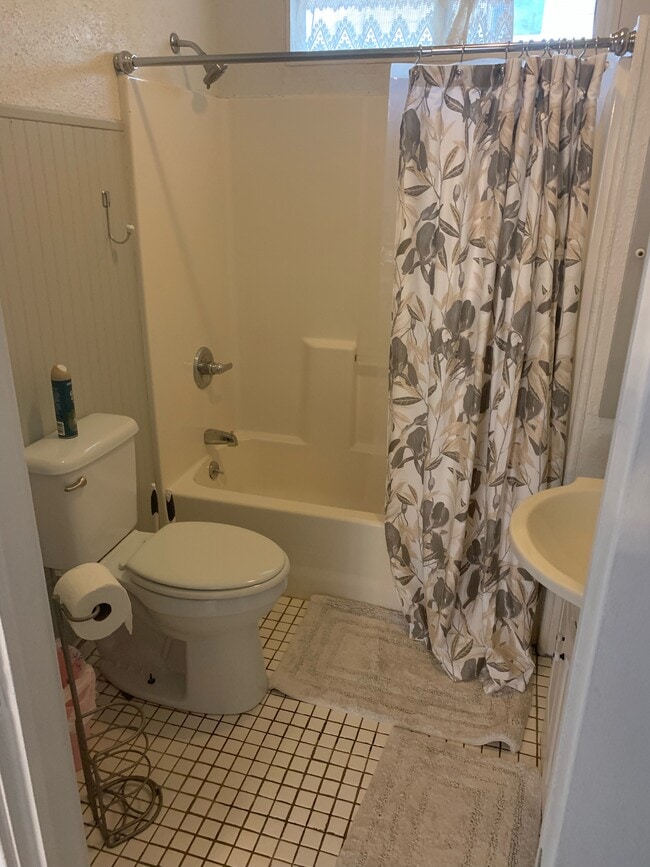 Building Photo - 450 W Sherman St