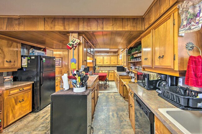 Building Photo - 928 Welch Ln