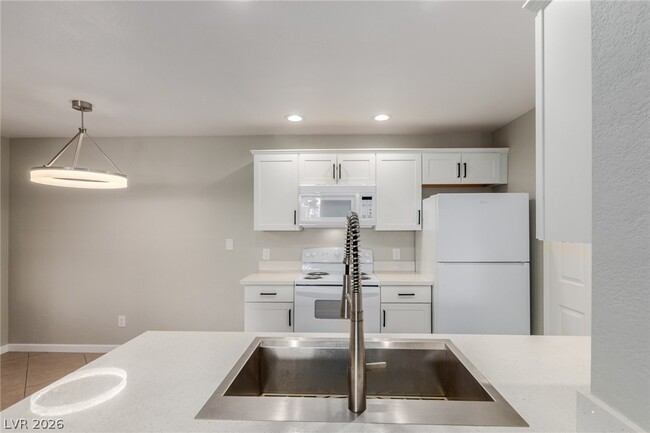 Building Photo - 221 Mission Catalina Ln