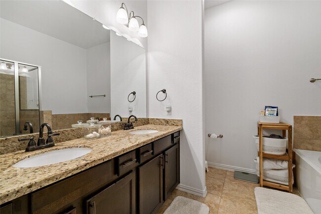 Building Photo - 4927 Applewood Crest Ln