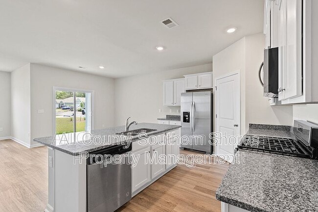 Building Photo - 215 Konik St