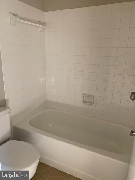 Building Photo - 7575 Belle Grae Dr
