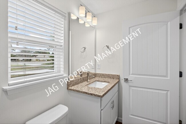 Building Photo - 728 Cornelia Ave SE