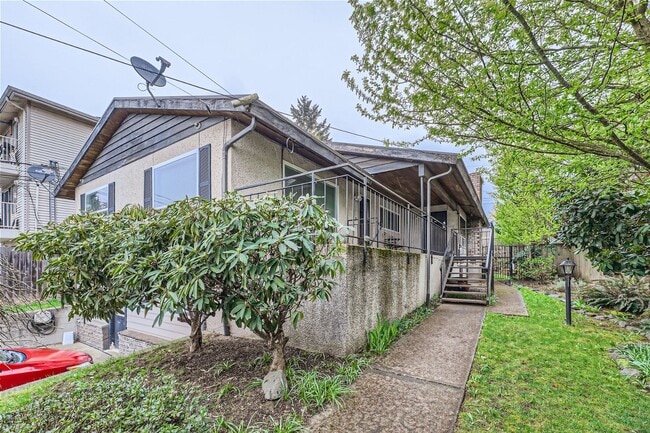 Building Photo - 10708 Stone Ave N