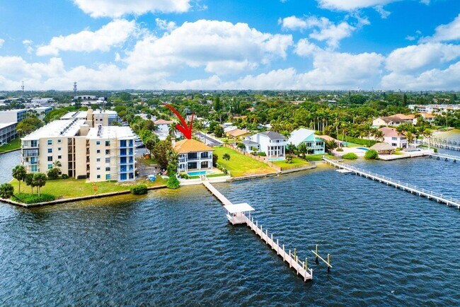 Building Photo - 1 18th Ave S