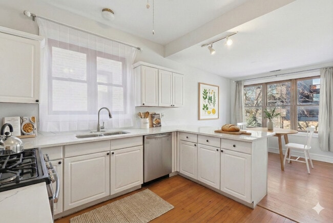 Building Photo - 2332 W Superior St