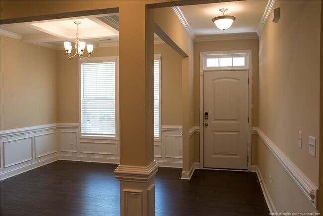 Building Photo - 32 Artillery Ln