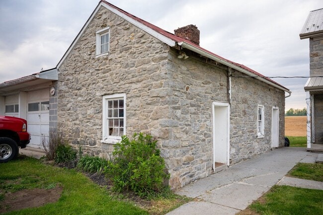 Building Photo - 1028 Baldy Rd