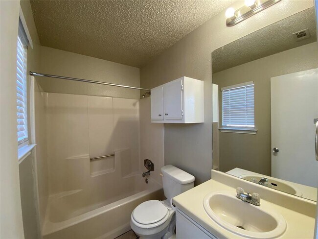Building Photo - 2024 Redwing Way