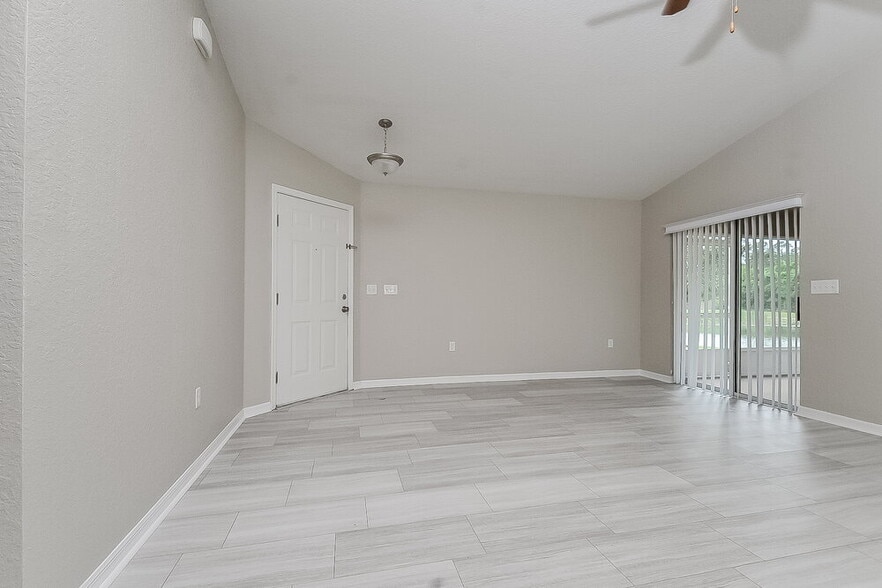 Building Photo - 6111 Evansbrook Dr