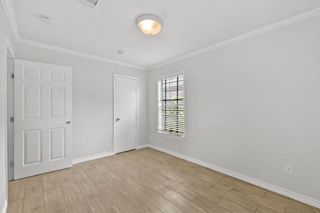 Building Photo - 3718 Dreyfus St
