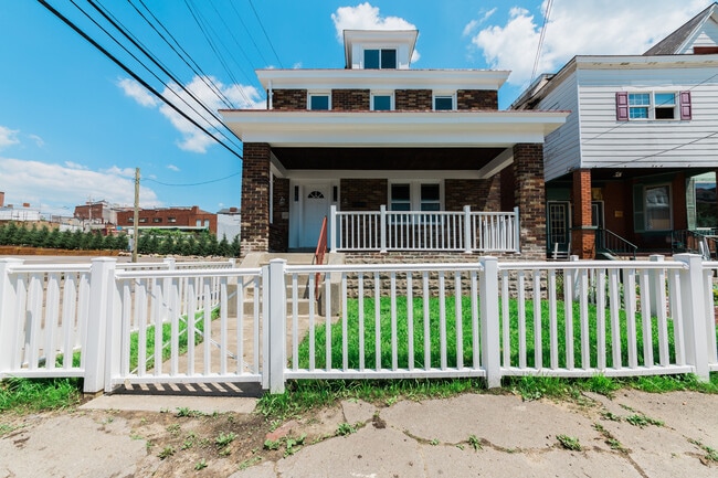 Building Photo - Available July 2026 - Spacious 3 Bedroom Home in the Heart of Allentown with garage and AC!!!