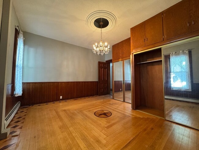 Building Photo - 349 6th Ave S