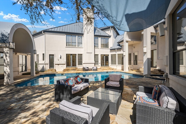 Building Photo - 3 Birnam Oaks