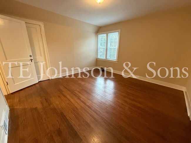 Building Photo - Charming Home with Character and Modern Co...