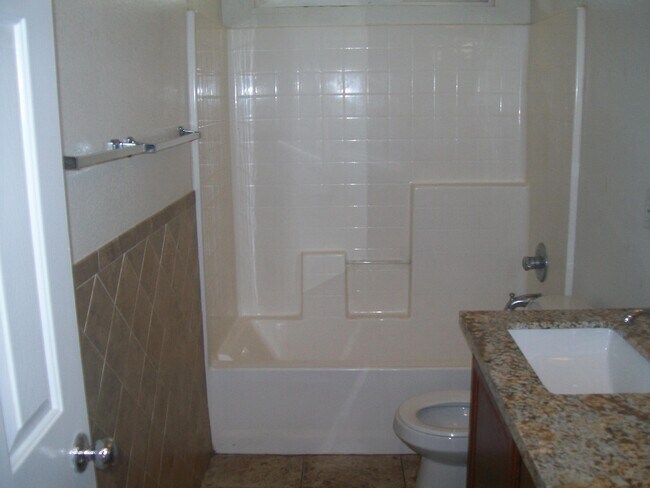 Building Photo - 38227 Lone Tree Ct
