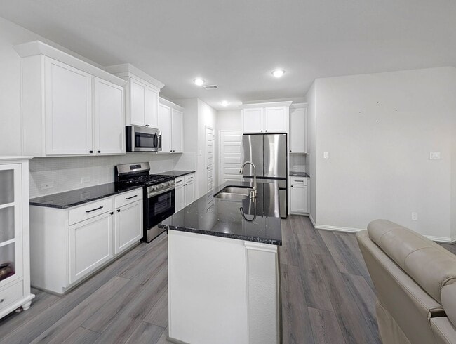 Building Photo - Inviting 3 Bed / 2.5 Bath Townhome with Flex Space & Easy I-10 Access in Katy