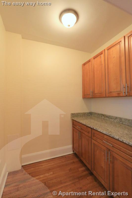 Building Photo - 136 Highland Ave