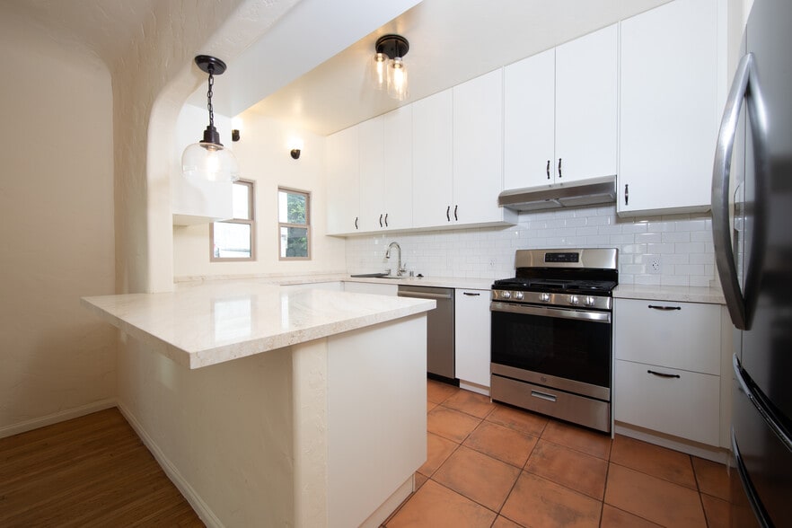 Building Photo - 1260 S Ridgeley Dr