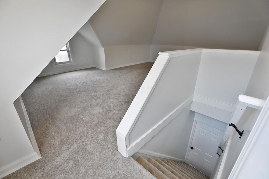 Building Photo - 423 Stoddart Ave