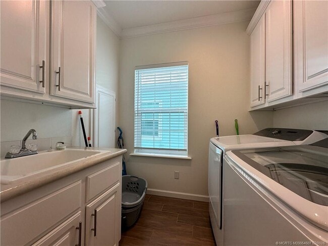 Building Photo - 378 NE Wharf Way