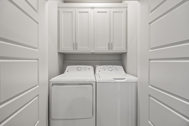 Building Photo - 910 W Cato Springs Rd