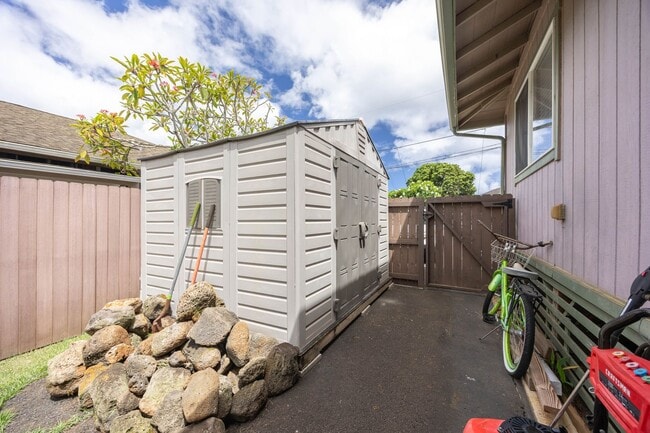 Building Photo - North Shore Boho Aloha Cottage | 2 Bed, 1 Bath | Available August 1, 2026