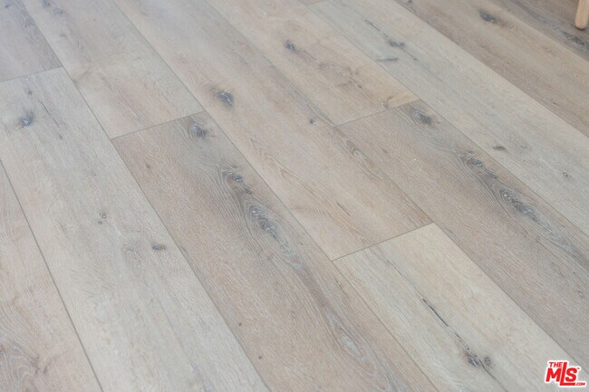 Building Photo - 314 N Venice Blvd