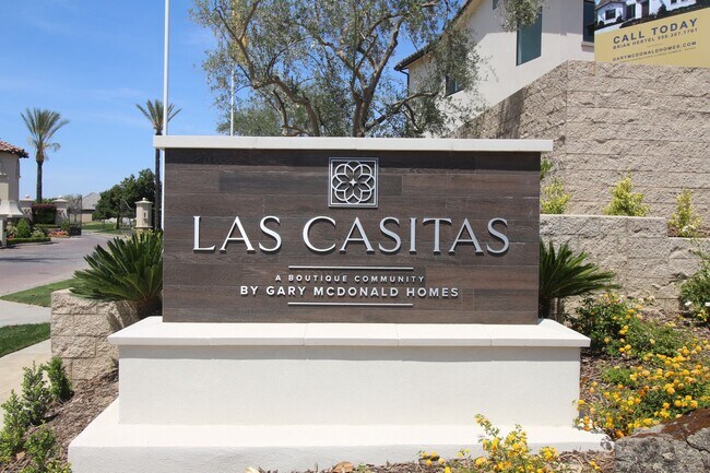Building Photo - 2104 E Las Palmas Dr