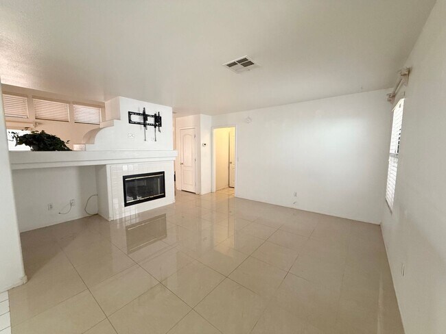 Building Photo - Spacious 4-Bedroom Home with 3-Car Garage in Orchards of Las Vegas