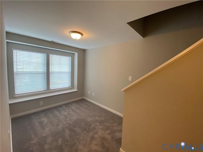 Building Photo - 8040 Rutland Village Dr